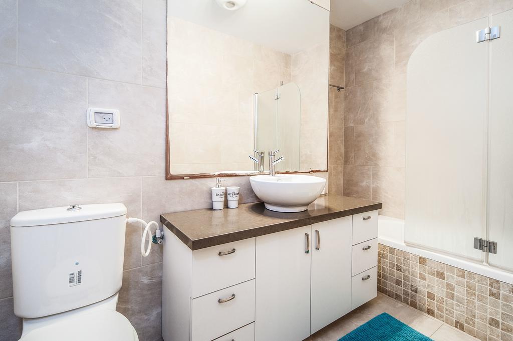 Lovely 1Bd W/ Private Balcony By Sea N' Rent Тель-Авив Экстерьер фото