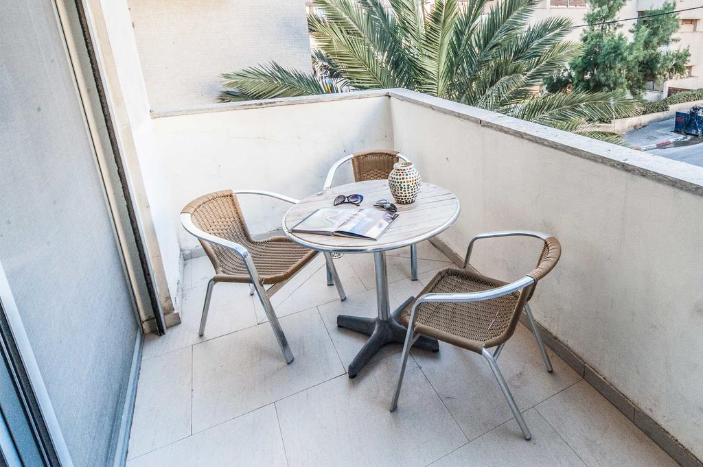 Lovely 1Bd W/ Private Balcony By Sea N' Rent Тель-Авив Экстерьер фото
