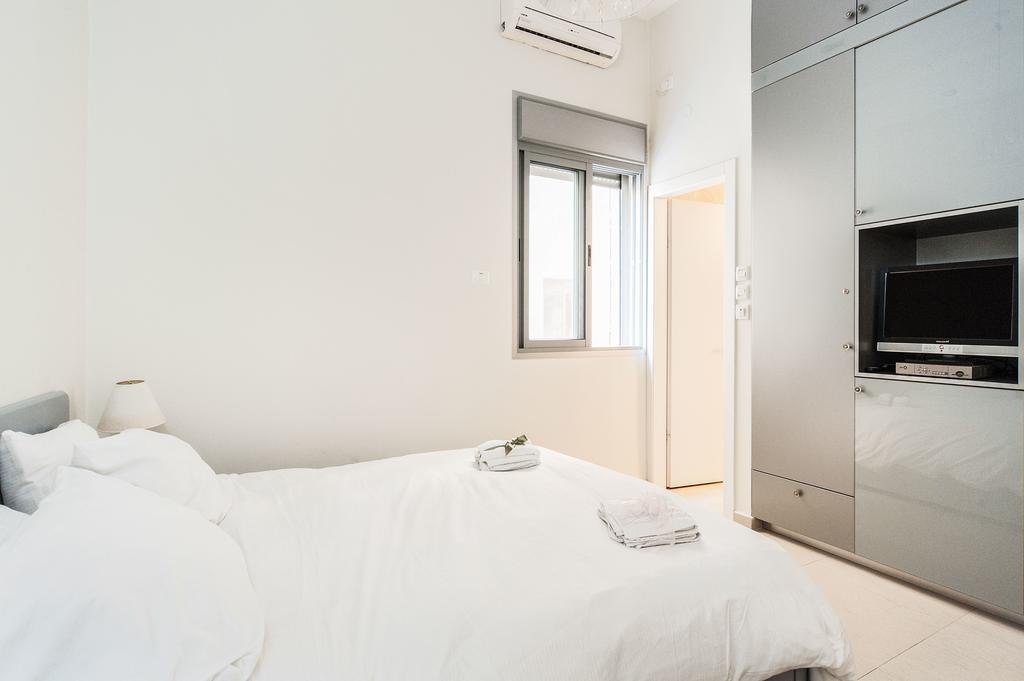 Lovely 1Bd W/ Private Balcony By Sea N' Rent Тель-Авив Экстерьер фото