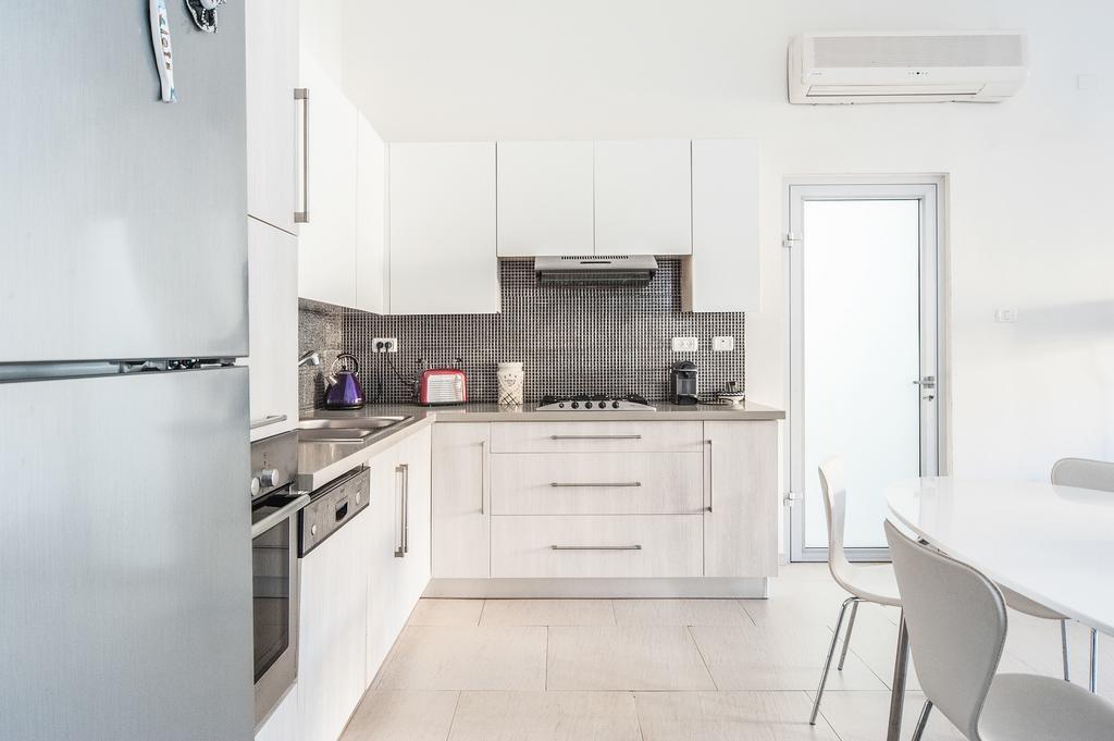 Lovely 1Bd W/ Private Balcony By Sea N' Rent Тель-Авив Экстерьер фото