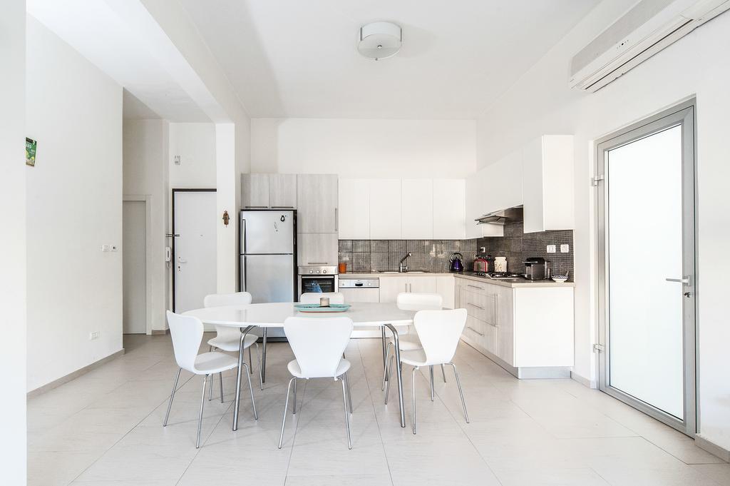 Lovely 1Bd W/ Private Balcony By Sea N' Rent Тель-Авив Экстерьер фото