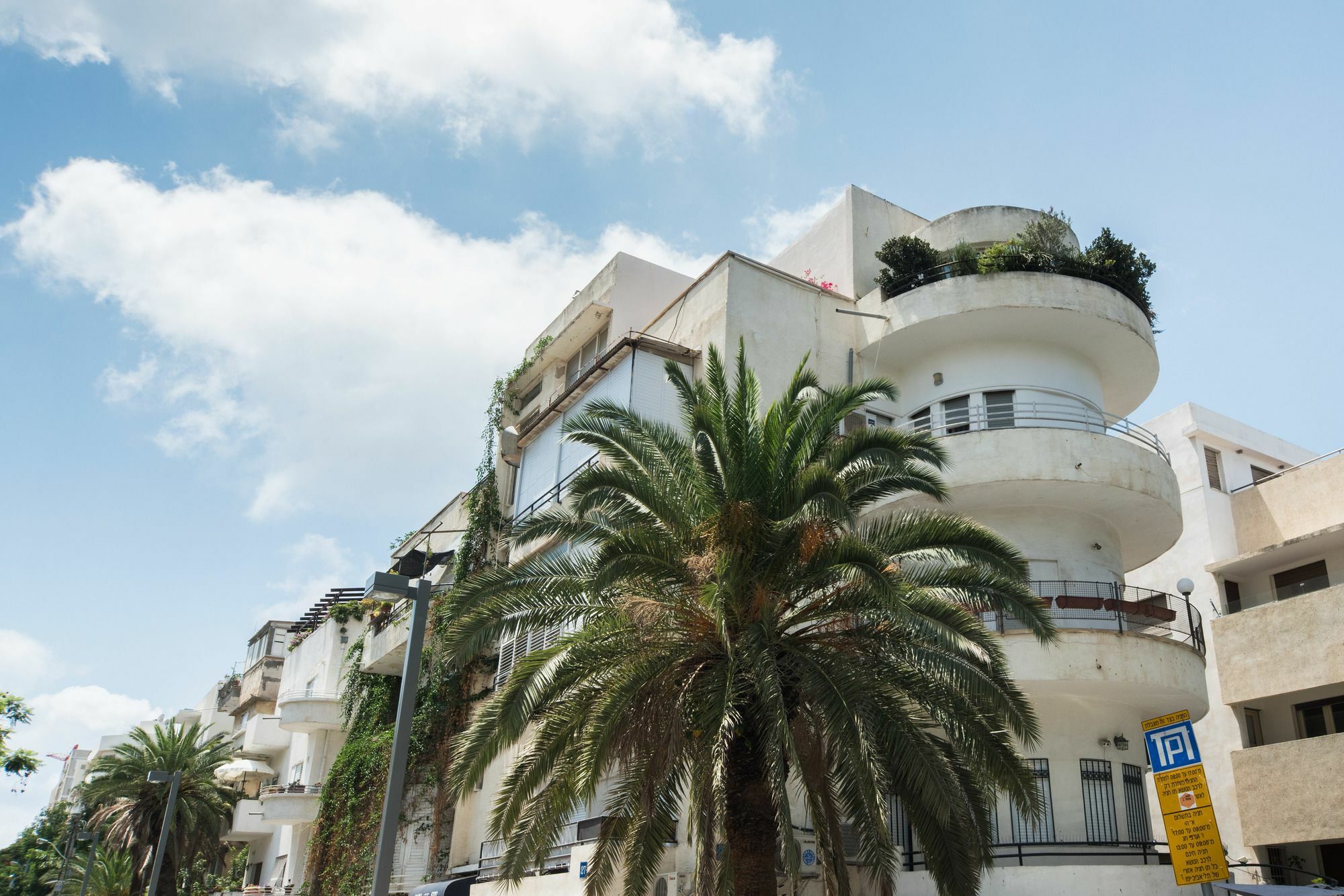 Lovely 1Bd W/ Private Balcony By Sea N' Rent Тель-Авив Экстерьер фото